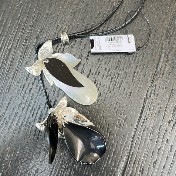 Chico’s black, white and silver flower adjustable necklace - Picture 3 of 5